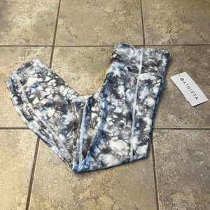 Athleta tie-dye salutation 7/8 ankle tight gray & white size medium new